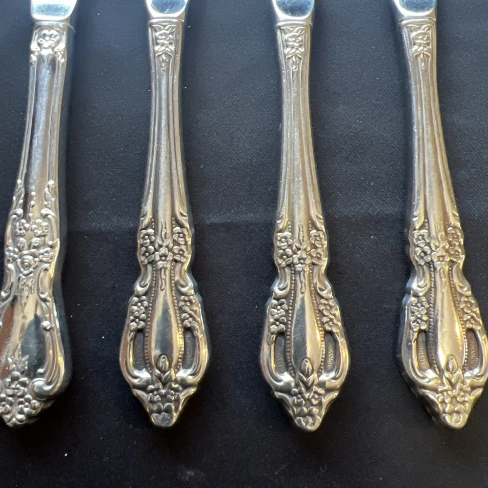 Oneida Raphael Set of 4‎ Dinner Knives Deluxe Stainless Flatware 9